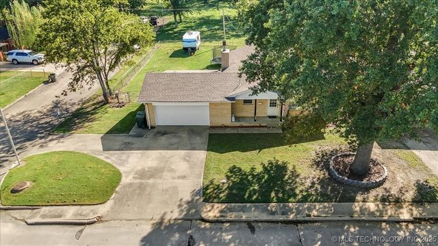208 N Chambers Trail, Claremore, OK 74017