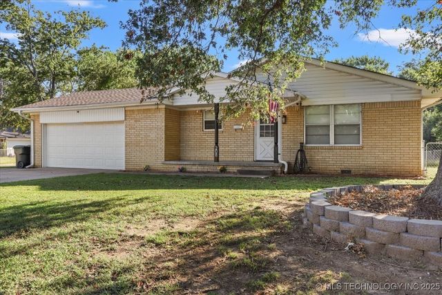 208 N Chambers Trail, Claremore, OK 74017