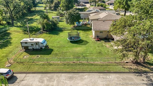 208 N Chambers Trail, Claremore, OK 74017