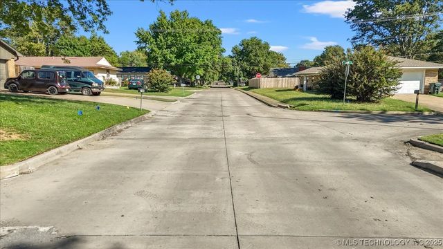 208 N Chambers Trail, Claremore, OK 74017