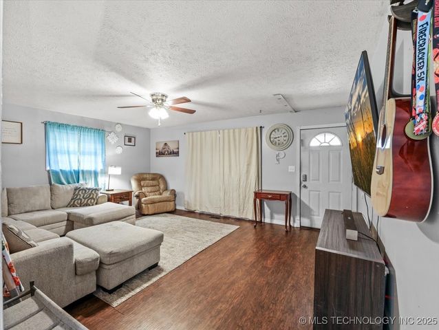 208 N Chambers Trail, Claremore, OK 74017