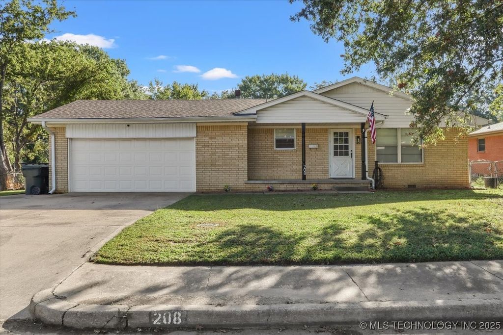 208 N Chambers Trail, Claremore, OK 74017