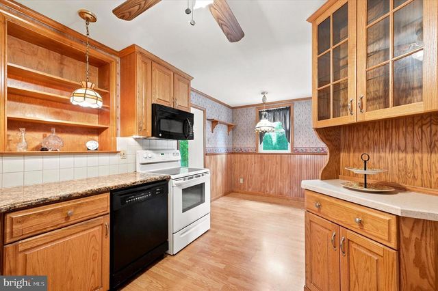 141 FLINTLOCK RD, Drexel Hill, PA 19026