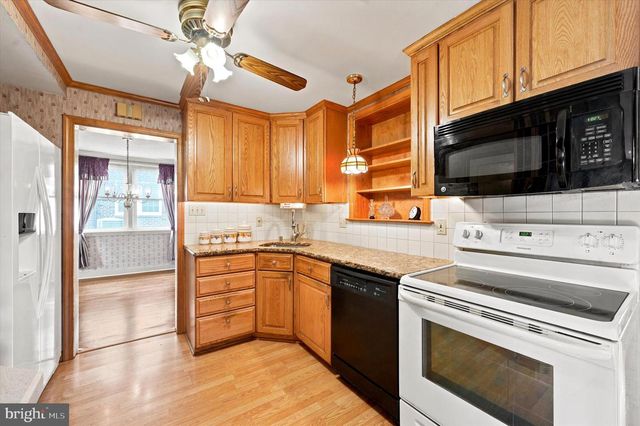 141 FLINTLOCK RD, Drexel Hill, PA 19026
