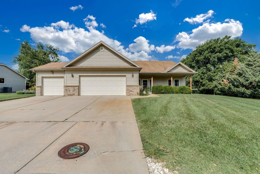 1601 S Chaparral, Derby, KS 67037