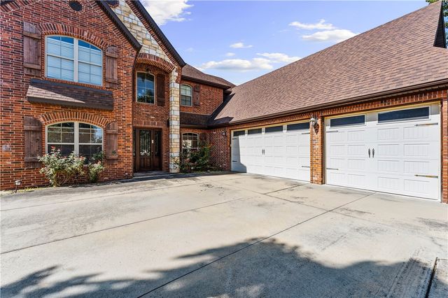 4602 W Warbal Trail, Rogers, AR 72758