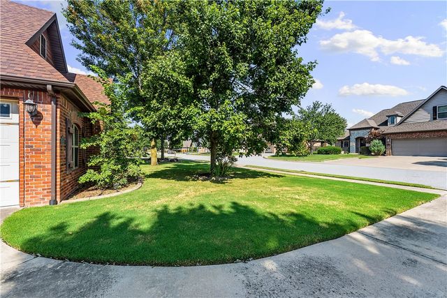 4602 W Warbal Trail, Rogers, AR 72758