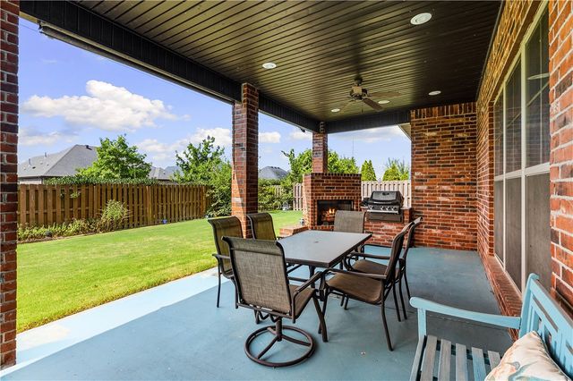 4602 W Warbal Trail, Rogers, AR 72758