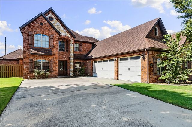 4602 W Warbal Trail, Rogers, AR 72758