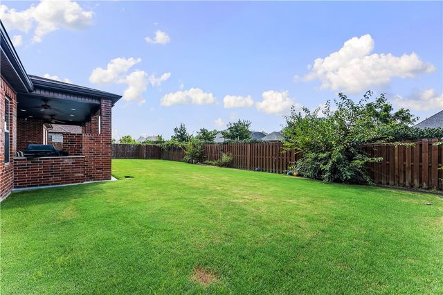 4602 W Warbal Trail, Rogers, AR 72758