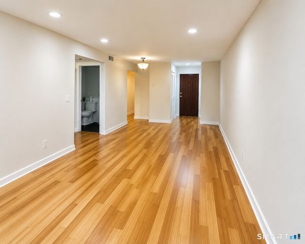 20 Woodsedge Drive 5B, Newington, CT 06111