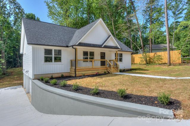 110 S Yadkin River Road, Statesville, NC 28625