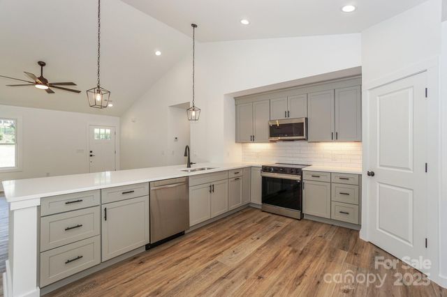 110 S Yadkin River Road, Statesville, NC 28625