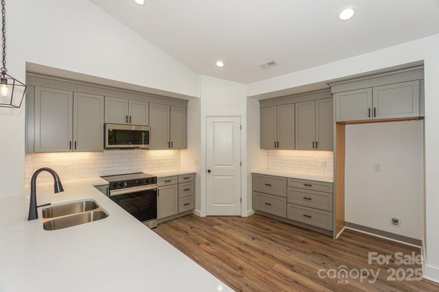 110 S Yadkin River Road, Statesville, NC 28625