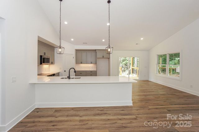 110 S Yadkin River Road, Statesville, NC 28625
