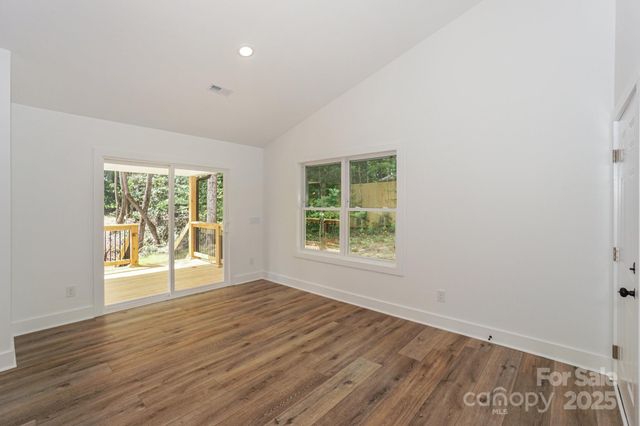 110 S Yadkin River Road, Statesville, NC 28625