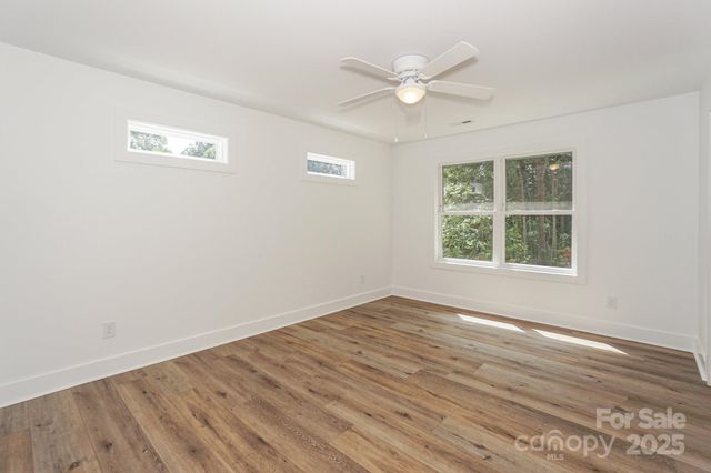 110 S Yadkin River Road, Statesville, NC 28625