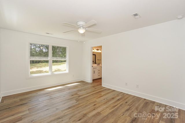 110 S Yadkin River Road, Statesville, NC 28625