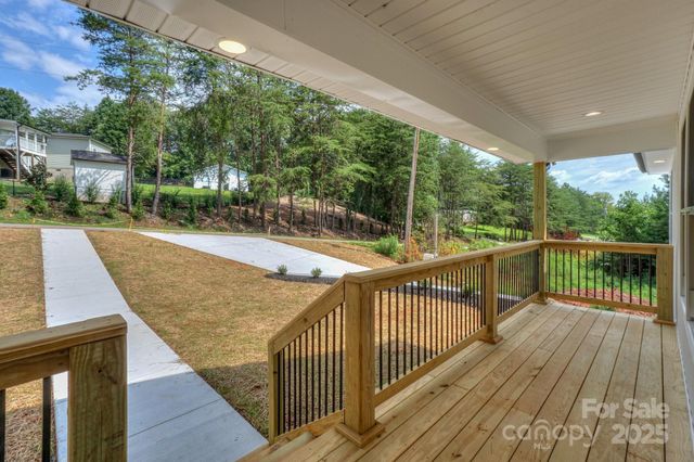 110 S Yadkin River Road, Statesville, NC 28625