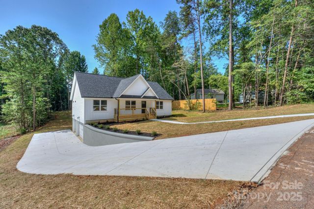 110 S Yadkin River Road, Statesville, NC 28625