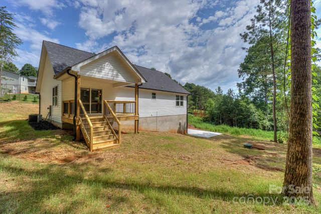 110 S Yadkin River Road, Statesville, NC 28625