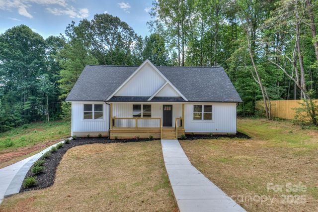 110 S Yadkin River Road, Statesville, NC 28625