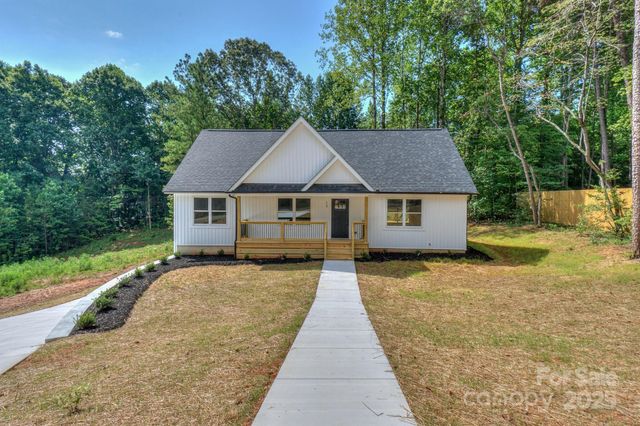 110 S Yadkin River Road, Statesville, NC 28625