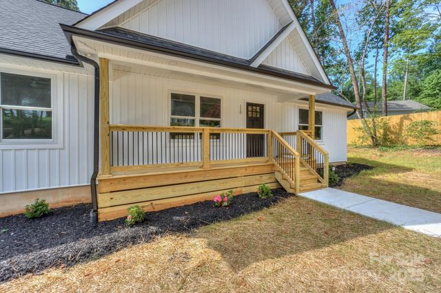 110 S Yadkin River Road, Statesville, NC 28625