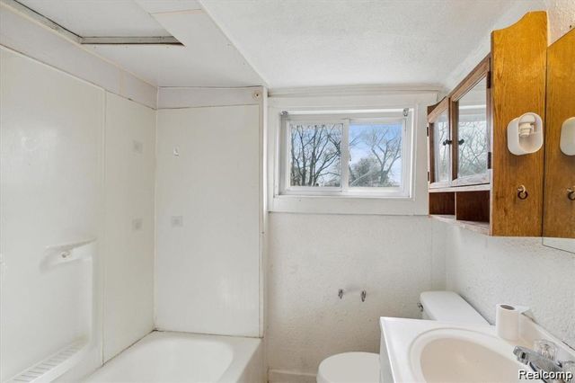 7068 Ford Avenue, Warren, MI 48091