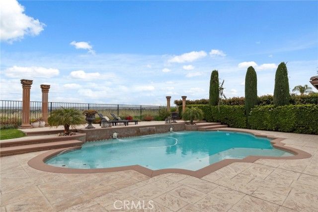 4918 W Bluff, Fresno, CA 93722