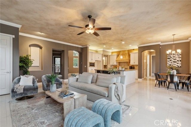 4918 W Bluff, Fresno, CA 93722