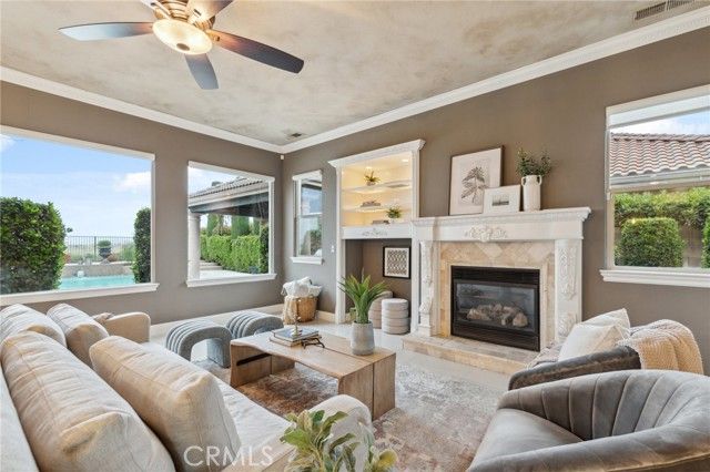 4918 W Bluff, Fresno, CA 93722