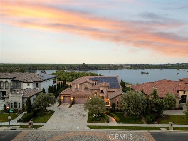 4918 W Bluff, Fresno, CA 93722