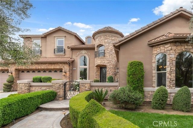 4918 W Bluff, Fresno, CA 93722