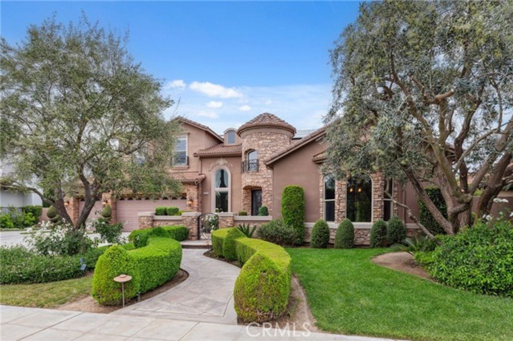 4918 W Bluff, Fresno, CA 93722