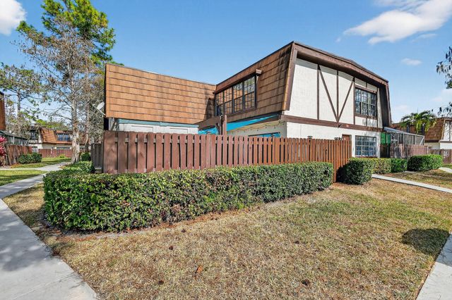 111 Weybridge Circle C, Royal Palm Beach, FL 33411