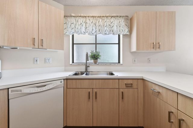 111 Weybridge Circle C, Royal Palm Beach, FL 33411