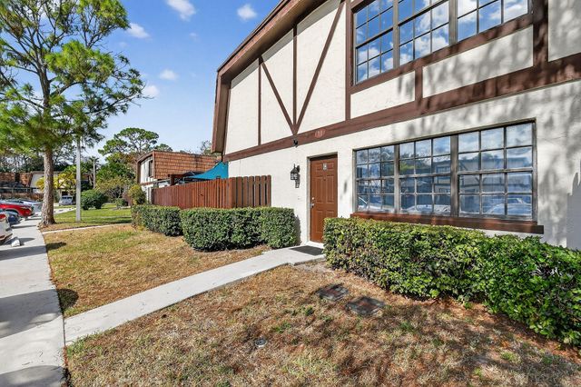 111 Weybridge Circle C, Royal Palm Beach, FL 33411