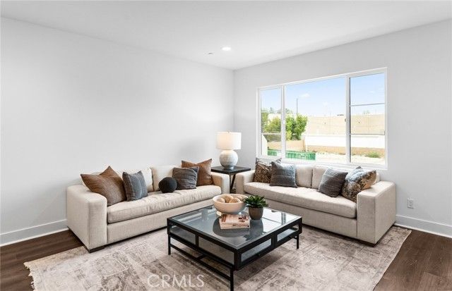 102 Sorrel Court, Burbank, CA 91506