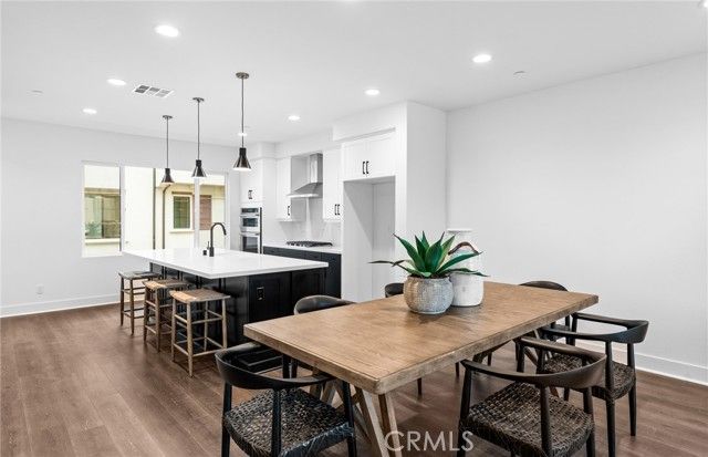 102 Sorrel Court, Burbank, CA 91506