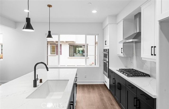 102 Sorrel Court, Burbank, CA 91506