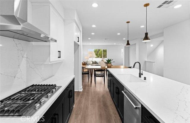 102 Sorrel Court, Burbank, CA 91506
