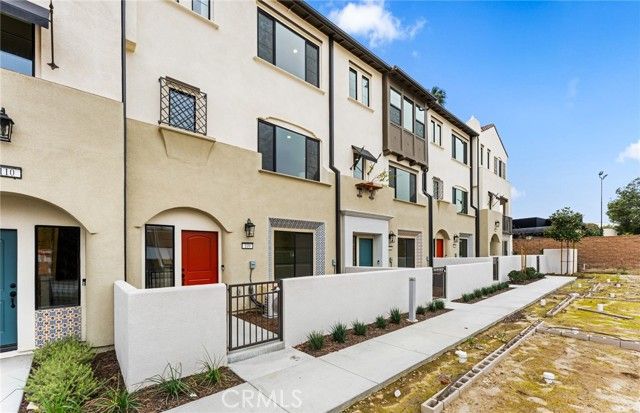 102 Sorrel Court, Burbank, CA 91506