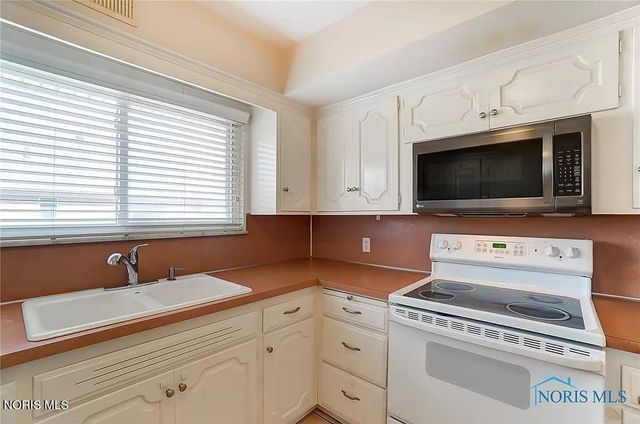 2148 Richards Road, Apt 6, Ottawa Hills, OH 43606