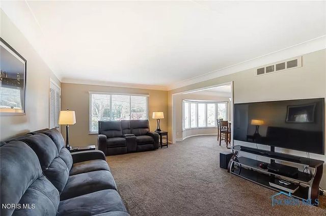 2148 Richards Road, Apt 6, Ottawa Hills, OH 43606