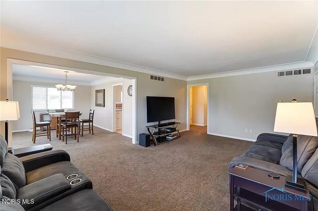2148 Richards Road, Apt 6, Ottawa Hills, OH 43606
