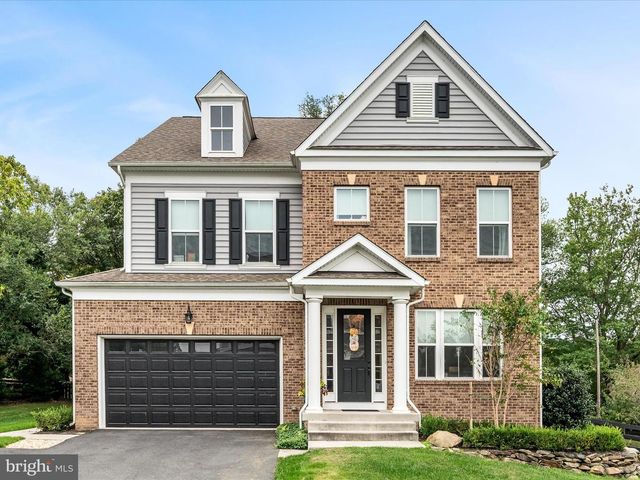 221 S 32ND ST, Purcellville, VA 20132