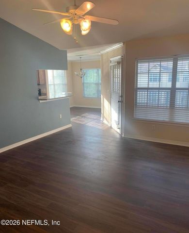 7800 POINT MEADOWS Drive 731, Jacksonville, FL 32256