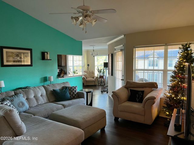 7800 POINT MEADOWS Drive 731, Jacksonville, FL 32256