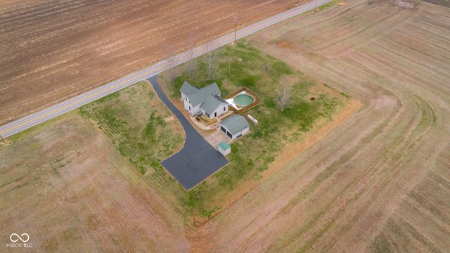 4725 S 250 E, Columbus, IN 47201